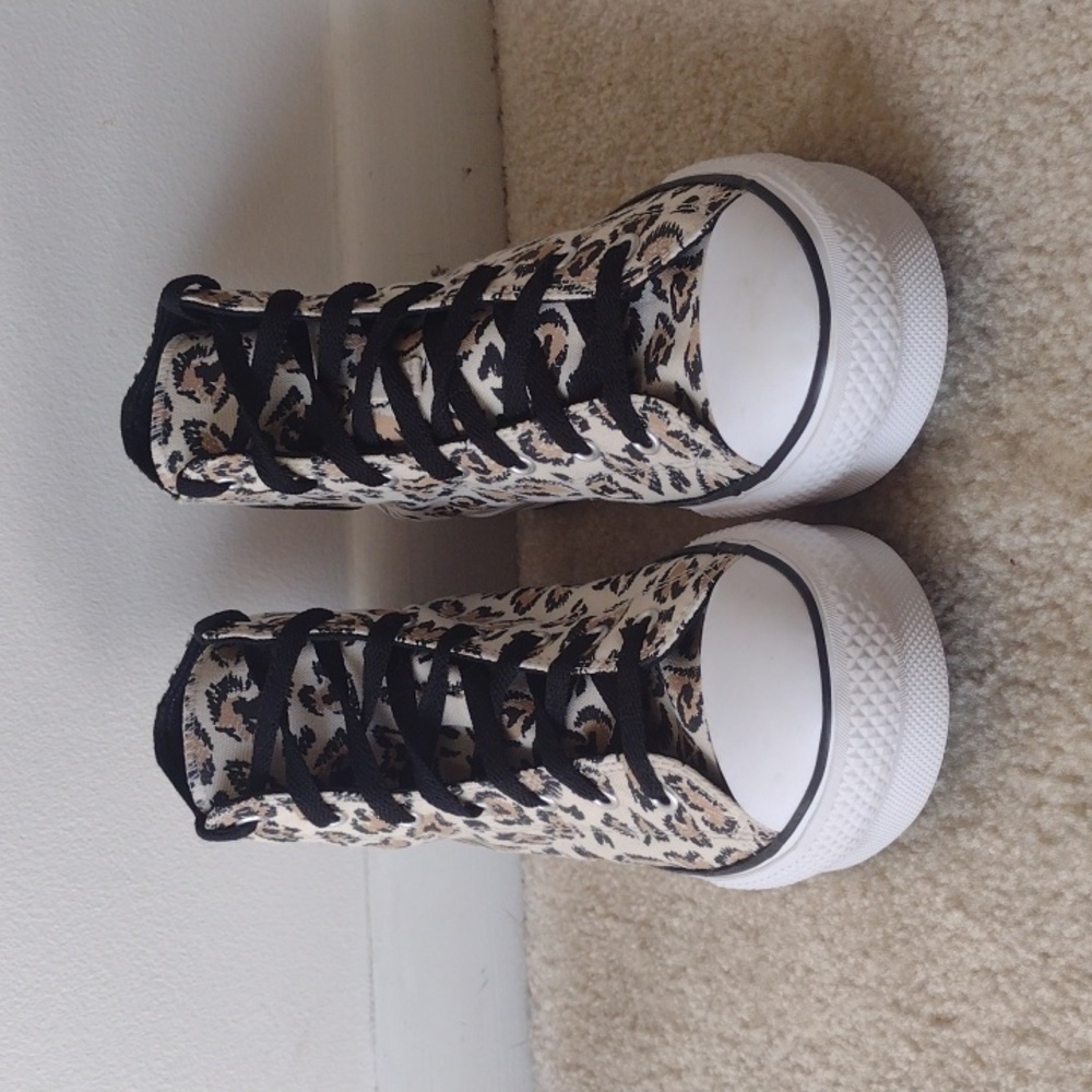 Brand new Women's platform high top Converse cheetah print size 6 - Picture 2 of 7